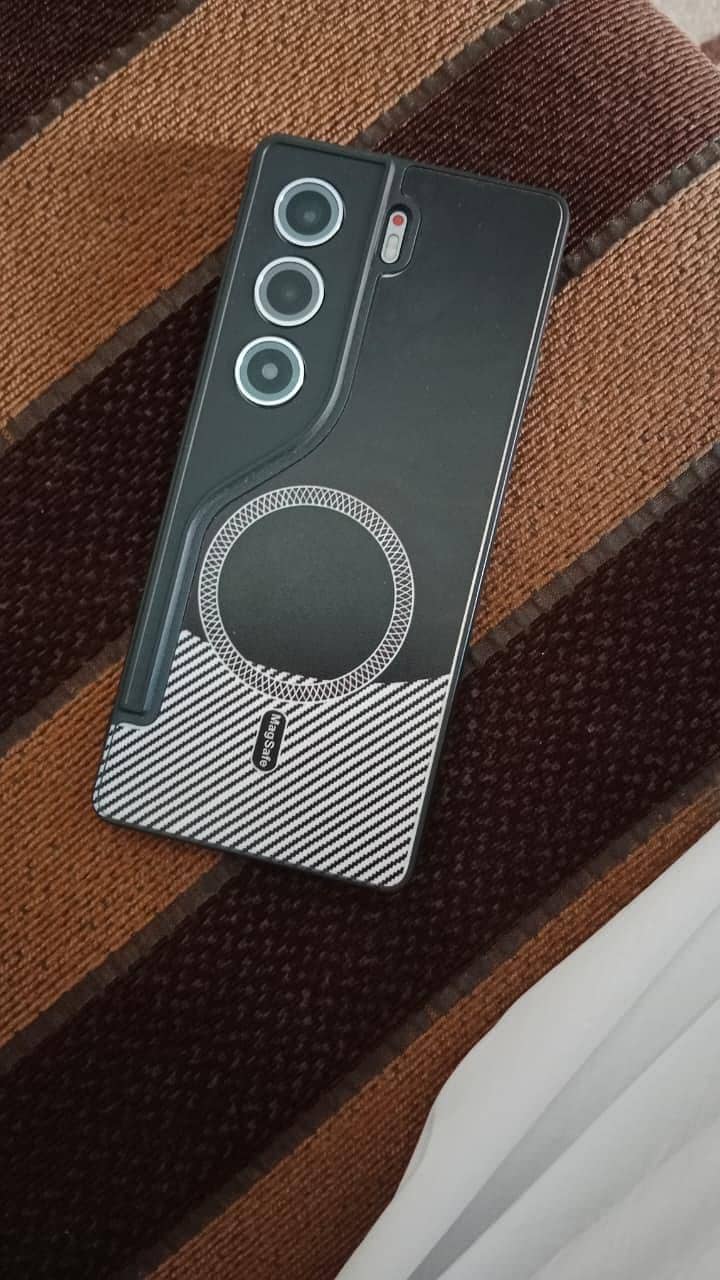 Tecno CAMON 40 Pro 11