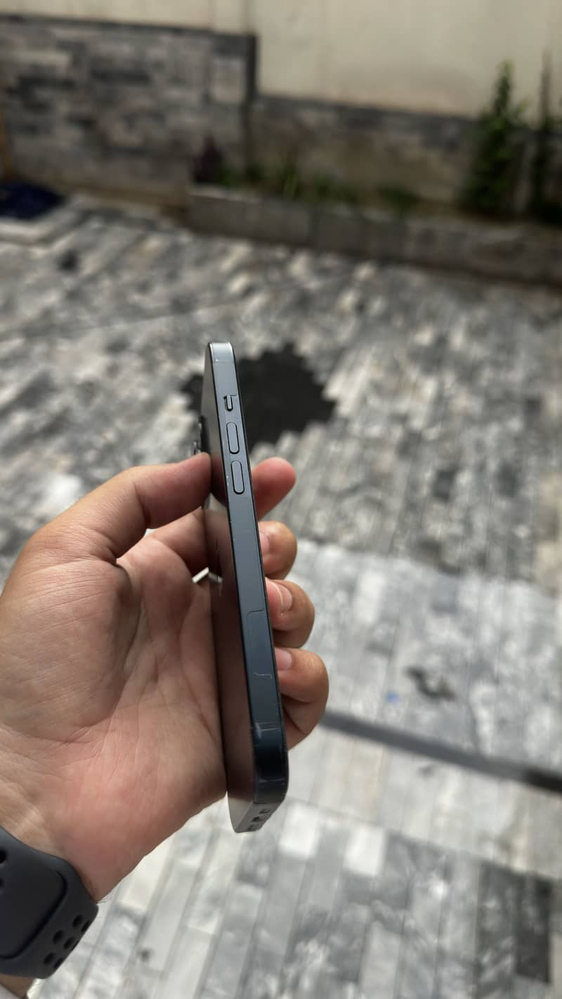 Apple iPhone 14 3