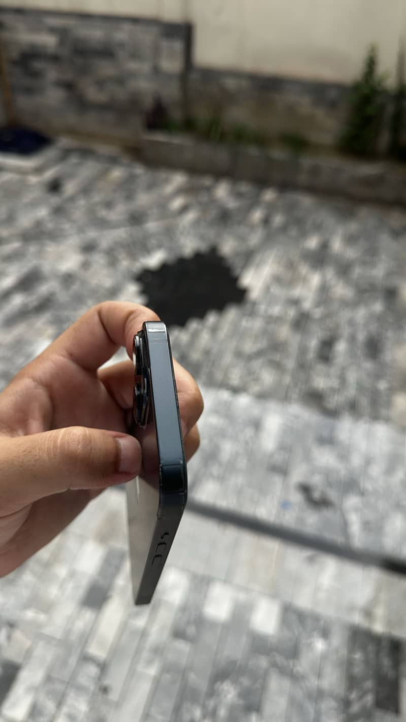 Apple iPhone 14 4