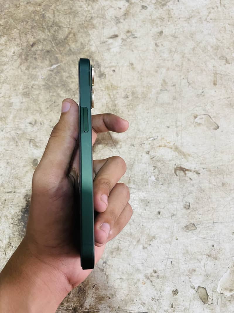 Apple iPhone 13 1