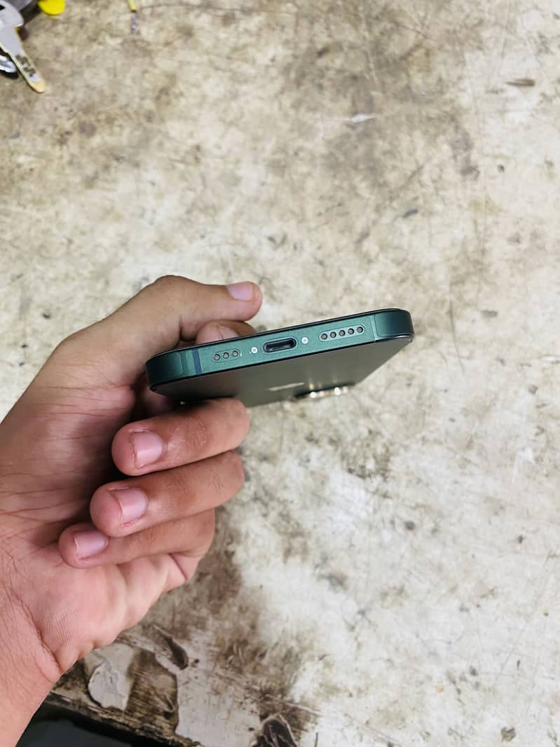 Apple iPhone 13 2
