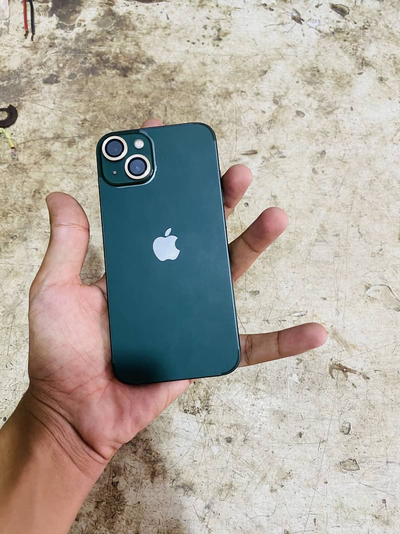 Apple iPhone 13 4