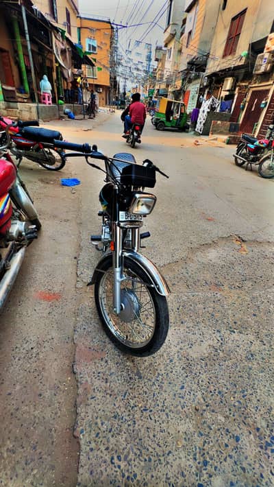 Honda 125 26 model black color