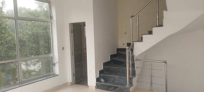 frist floor 1.33 Marla Commercial Shop for Rent in Eastern Block