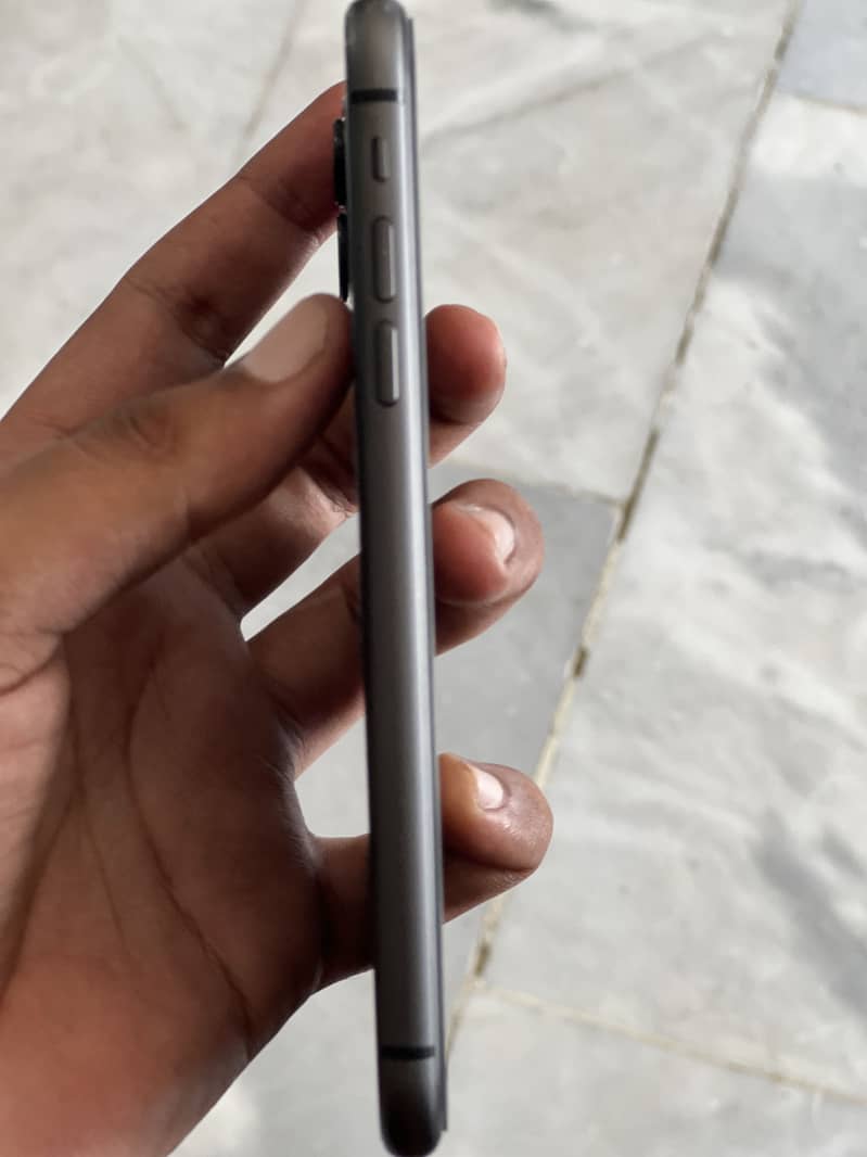 Apple iPhone 11 3