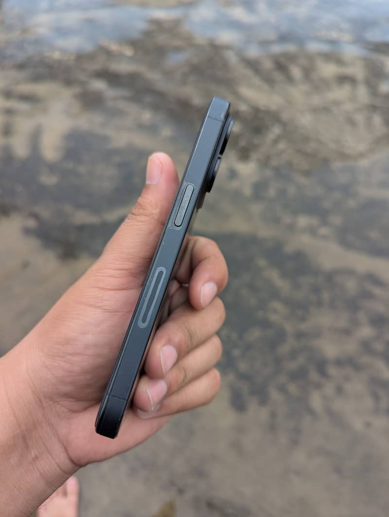 Apple iPhone 15 Pro 2