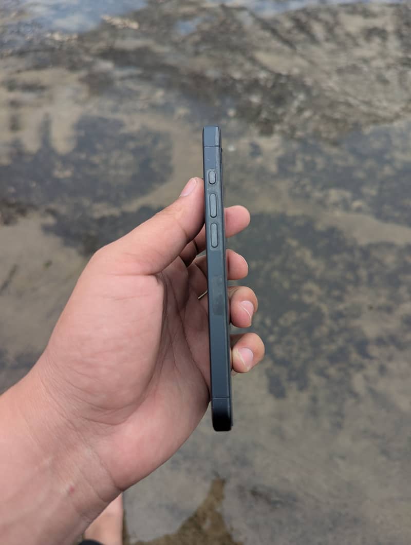 Apple iPhone 15 Pro 4