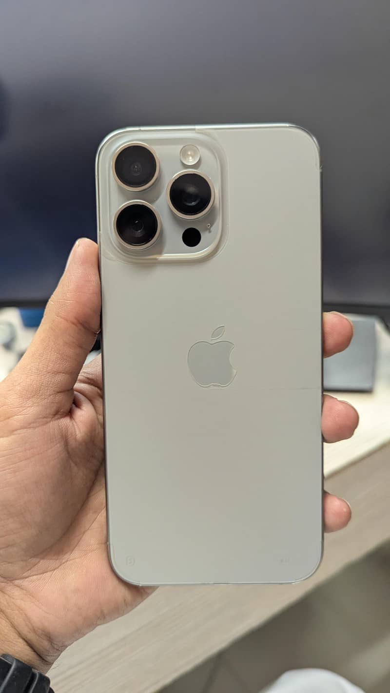 Apple iPhone 15 Pro Max 2