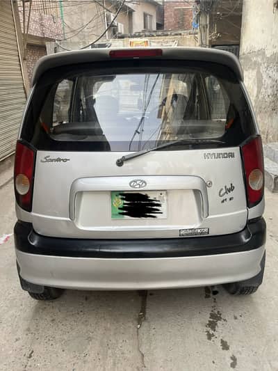 Hyundai Santro in lush condition. .
