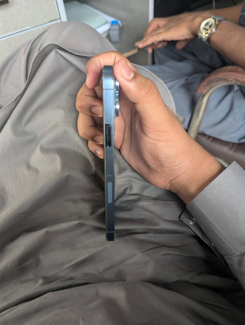 iPhone 13 Pro Max 4