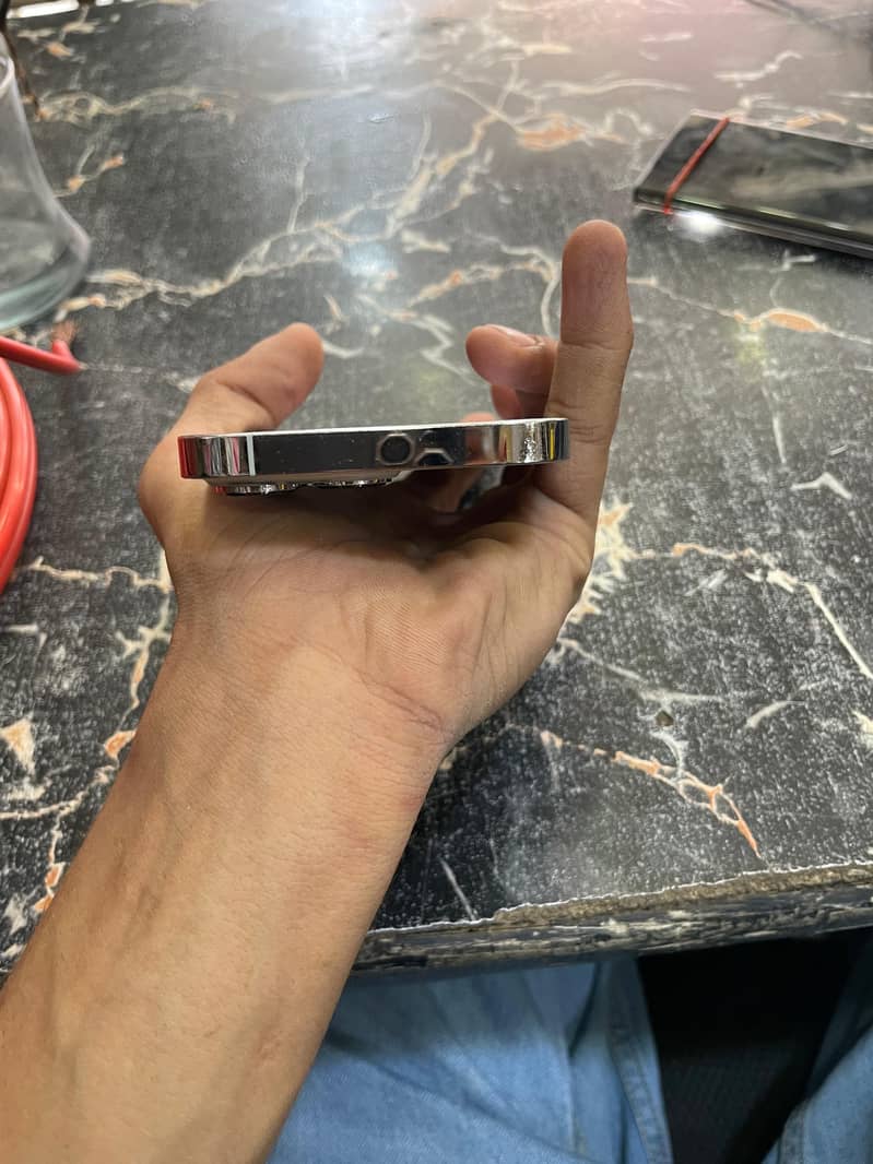 Apple iPhone 13 Pro 8