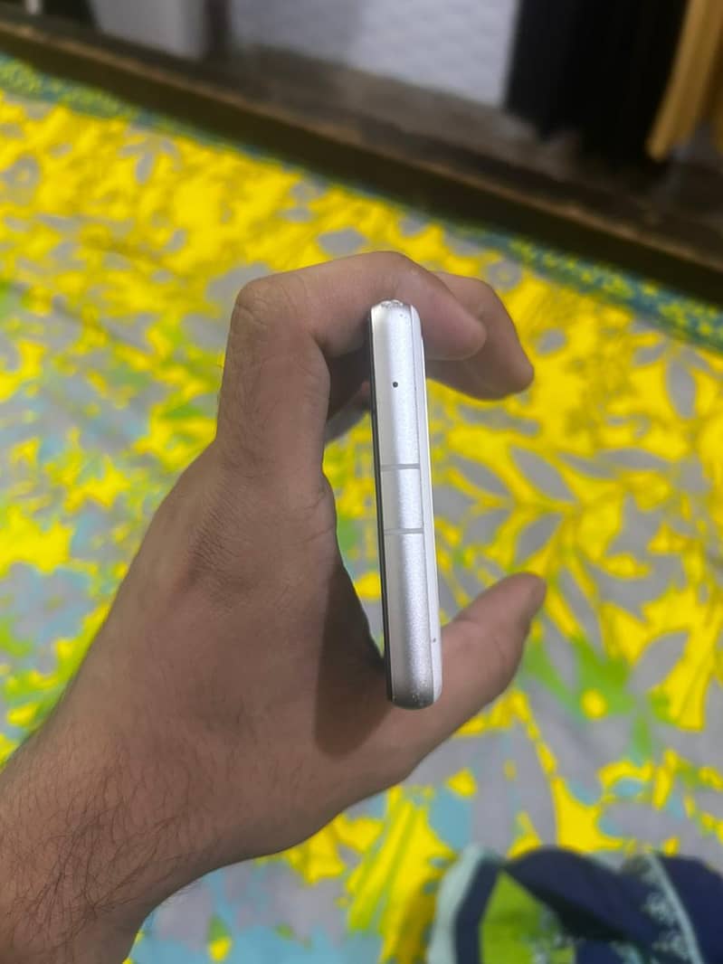 Google Pixel 7a 4