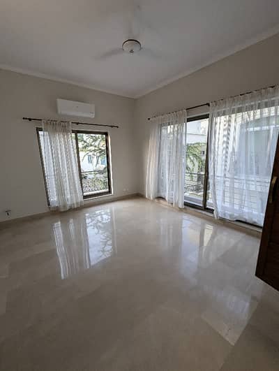 6 Bedroom Unfurnished House in F7