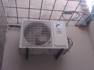 Fully lush condition Gree 1.5 ton AC for sale