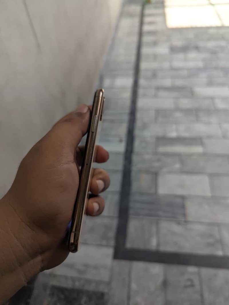 Apple iPhone XS 5