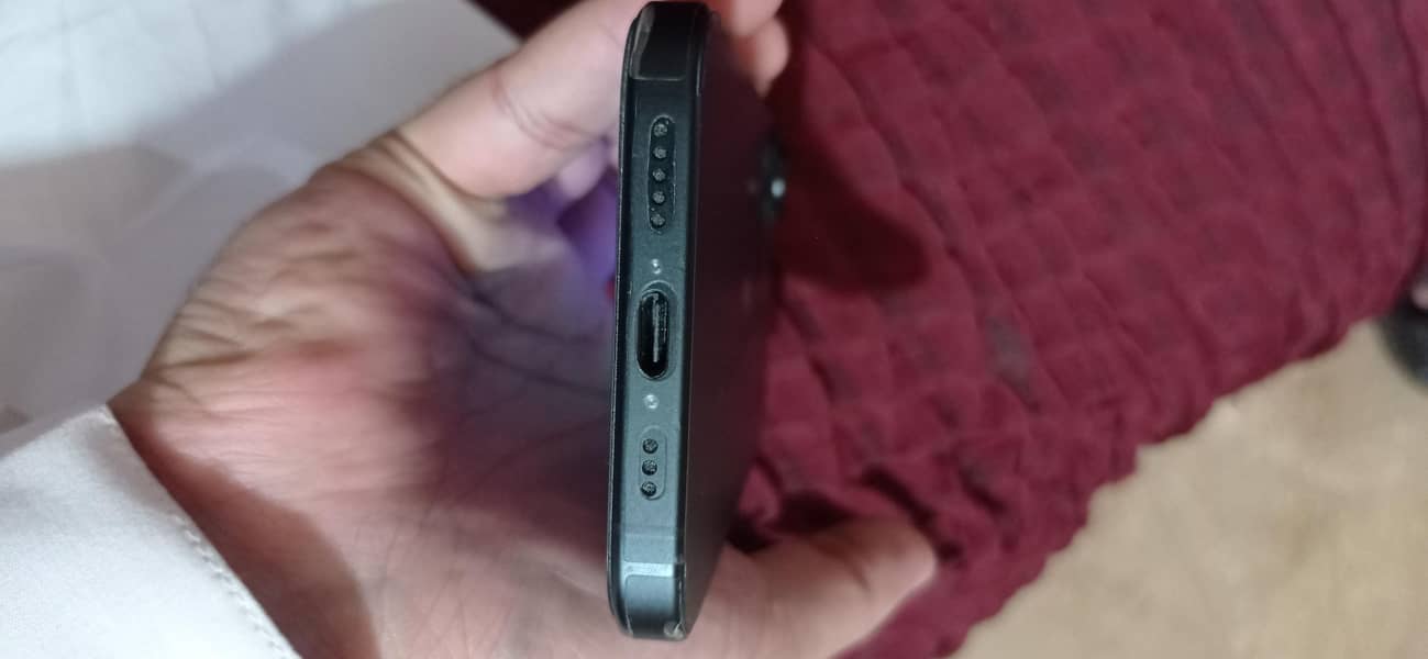 Apple iPhone 16 2