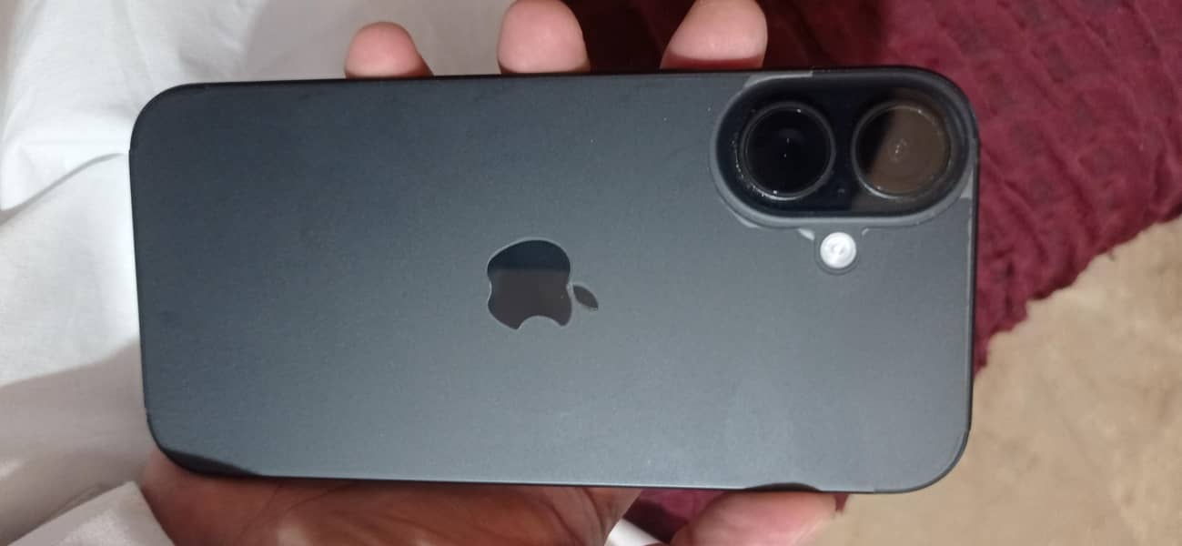 Apple iPhone 16 3
