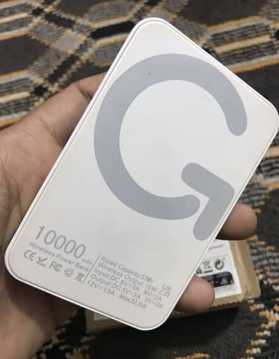 22.5W Magnetic and wire power bank 10000MAH