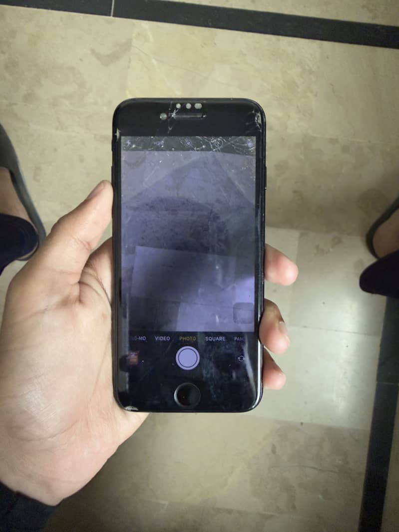Apple iPhone 7 3