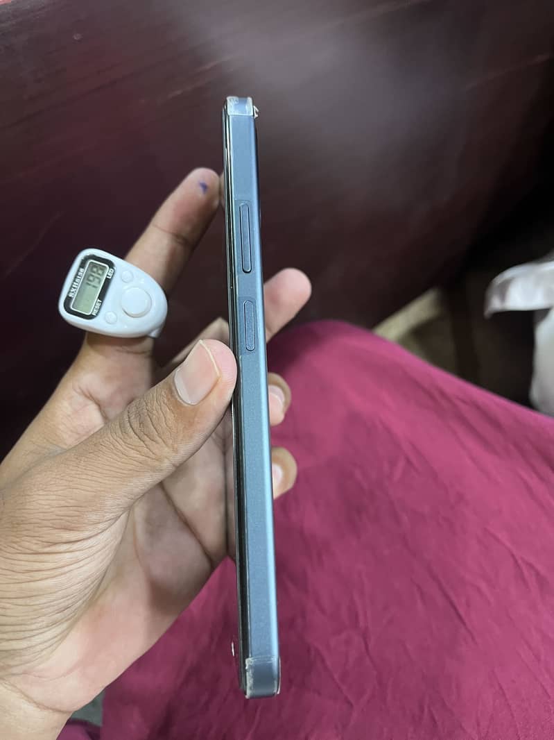 OPPO A6 4