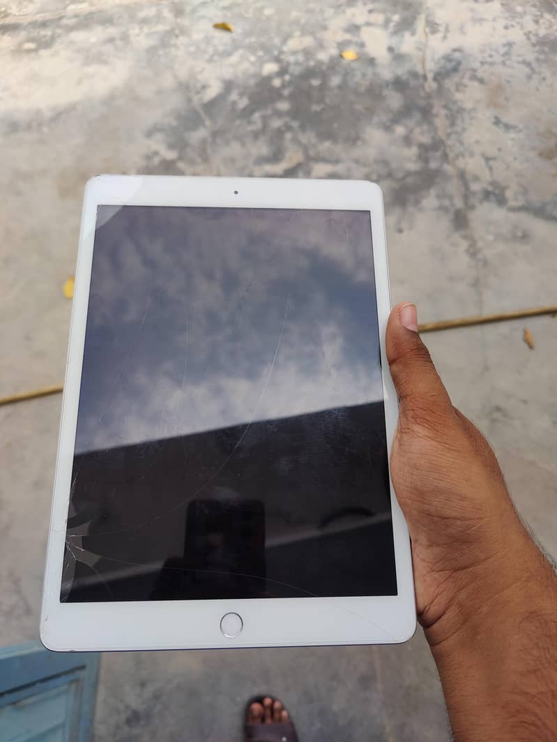 Ipad 7 generation touch crack 0