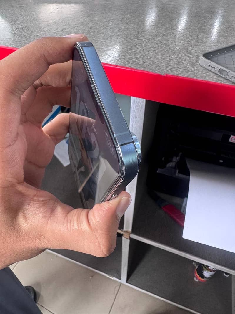 Apple iPhone 13 Pro Max 0