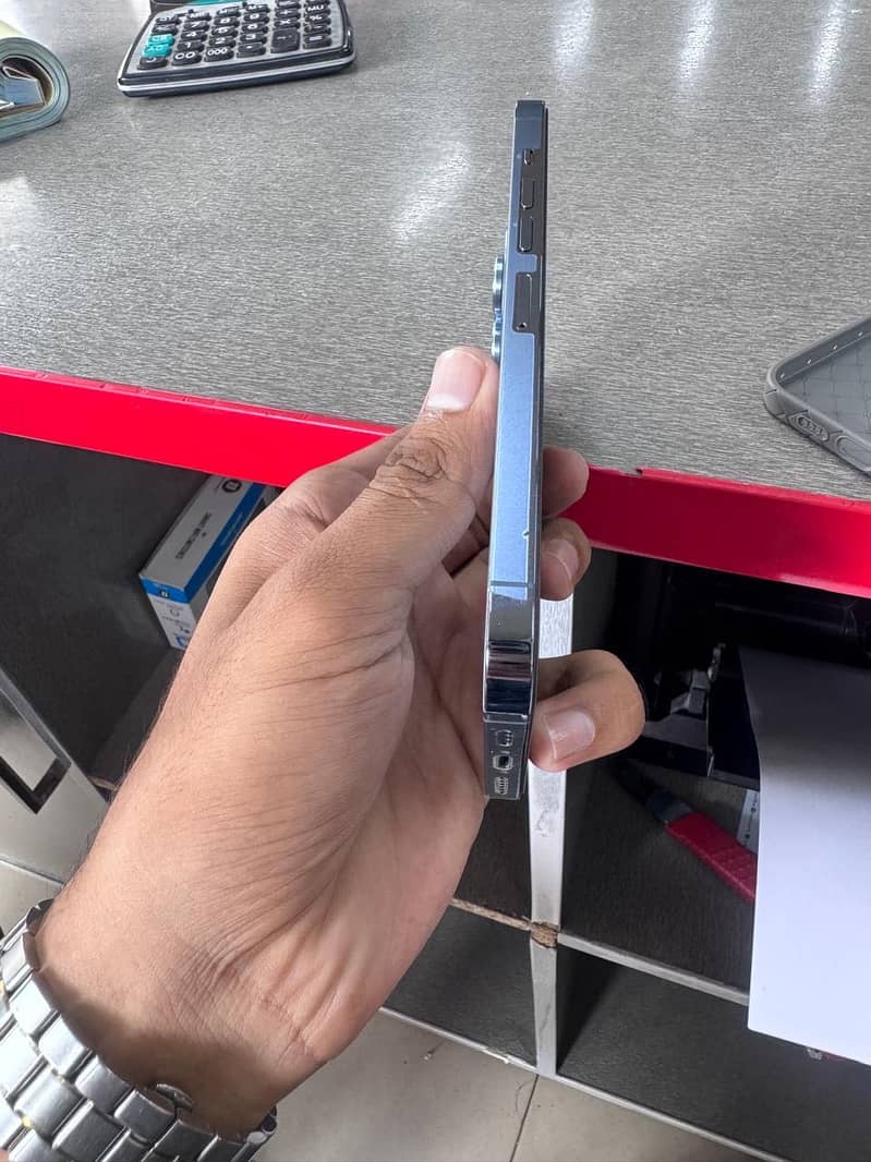 Apple iPhone 13 Pro Max 2