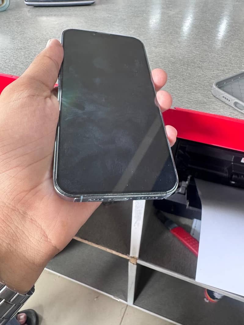 Apple iPhone 13 Pro Max 4