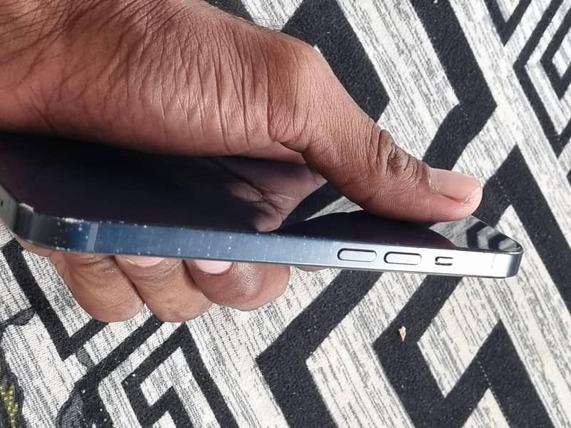 Apple iPhone 14 3