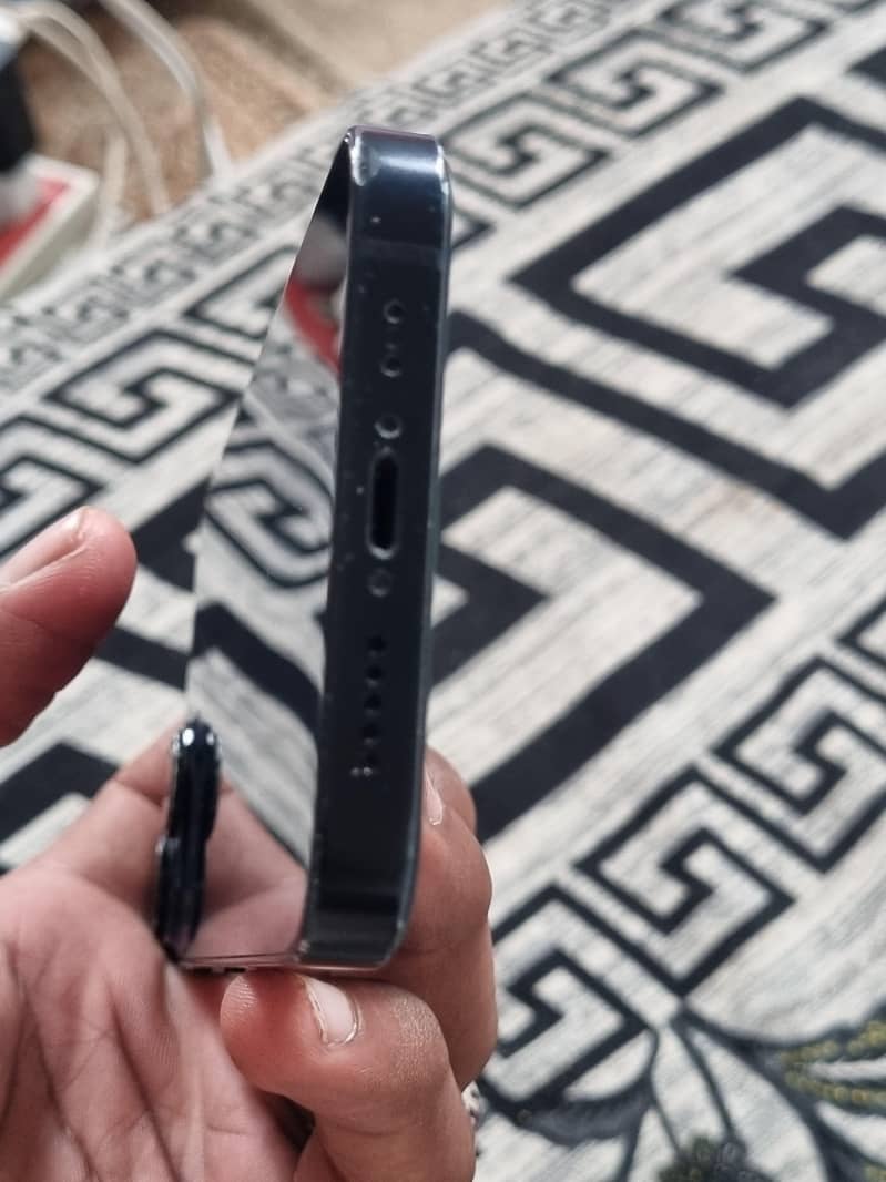 Apple iPhone 14 4