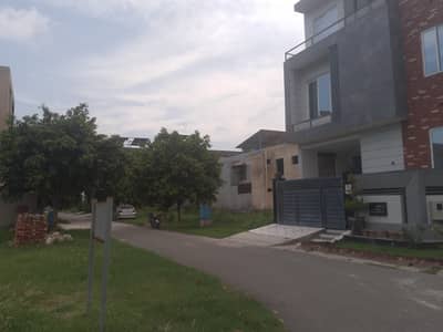 3 Marla corner plot zamin city LDA approved society nearest Ferozepur road gajjumate metro station Lahore