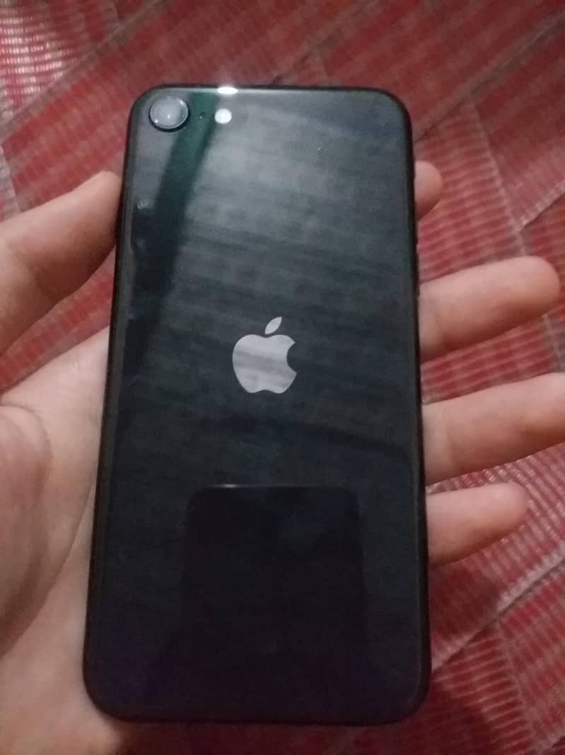 Apple iPhone SE 2nd generation 1