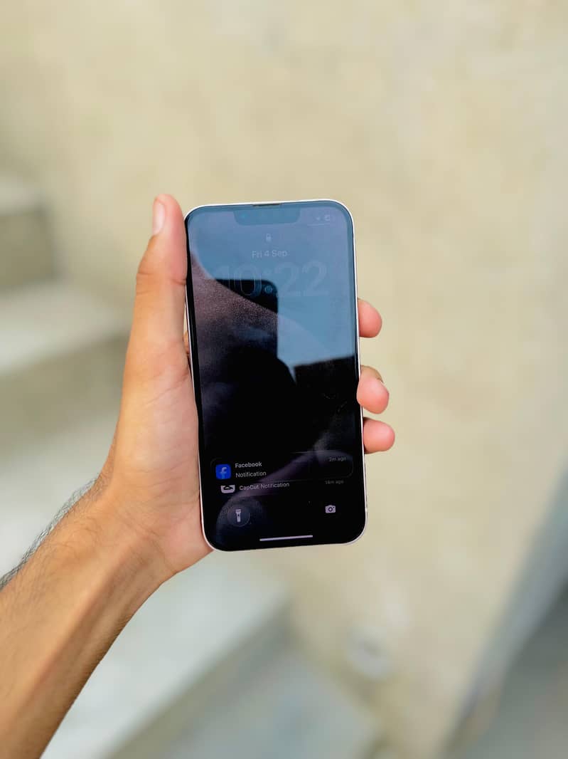 Apple iPhone 13 2
