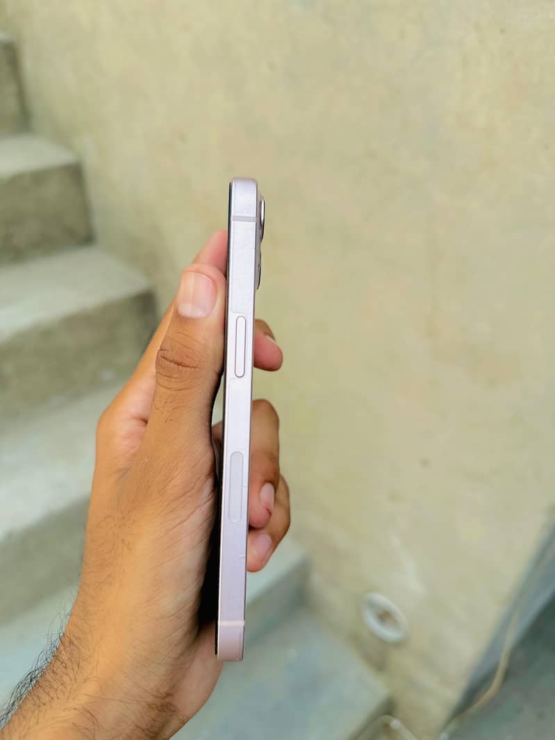 Apple iPhone 13 5