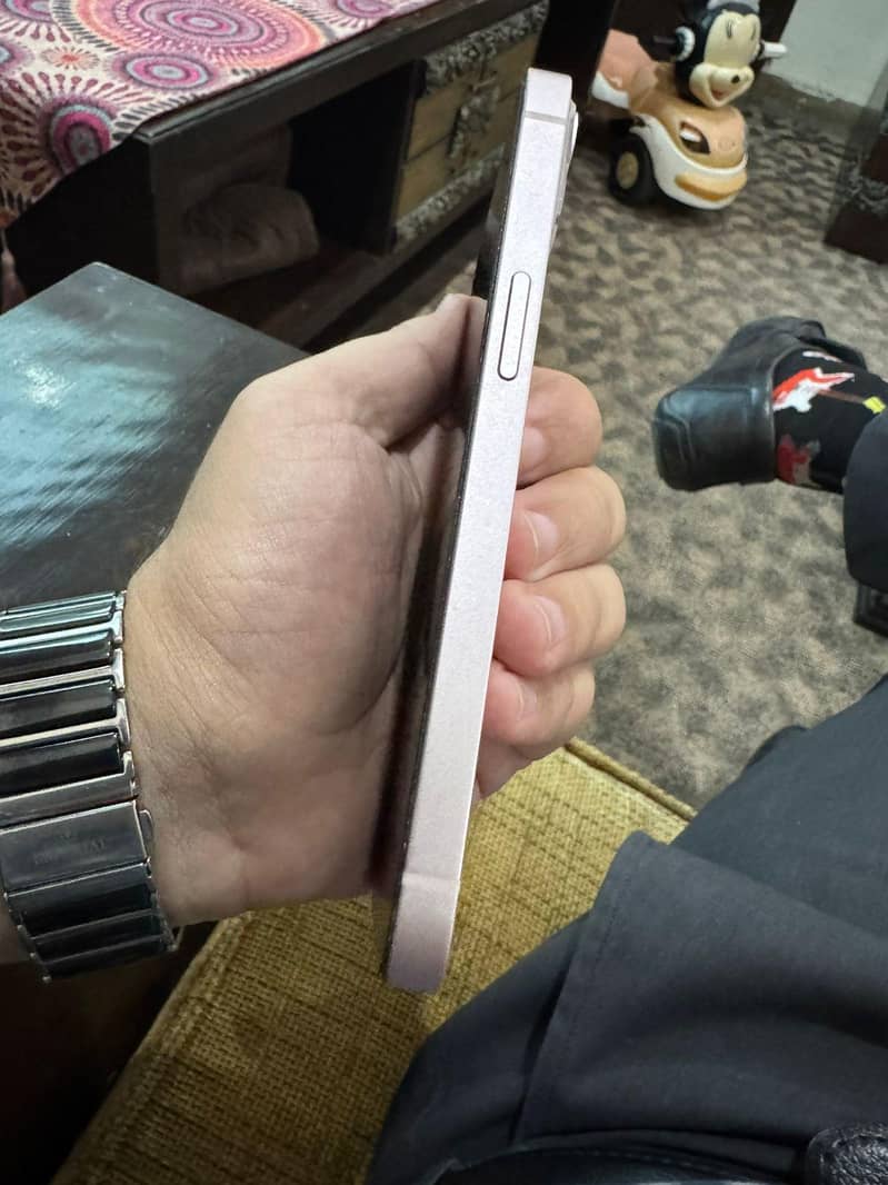 Apple iPhone 13 5