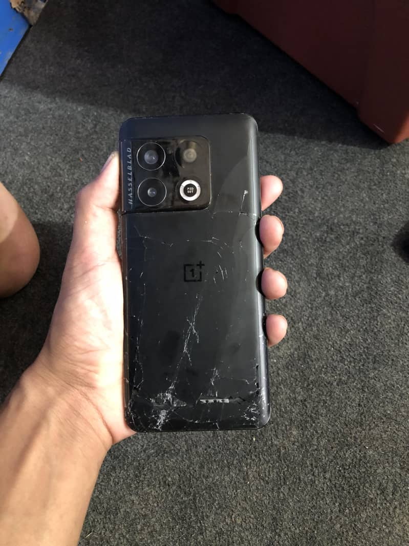 One Plus 10 Pro 4