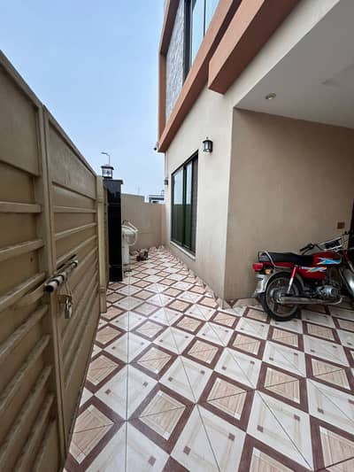 I SELL 5MARLA CORNER HOUSE IN BAHRIA ORCHARD RAIWIND ROAD LAHORE