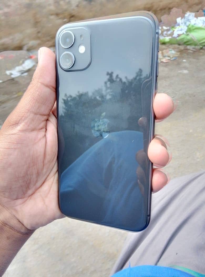 Apple iPhone 11 4