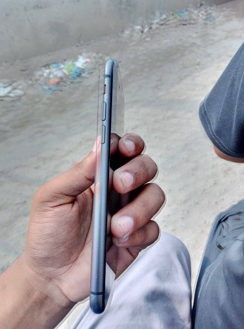 Apple iPhone 11 6