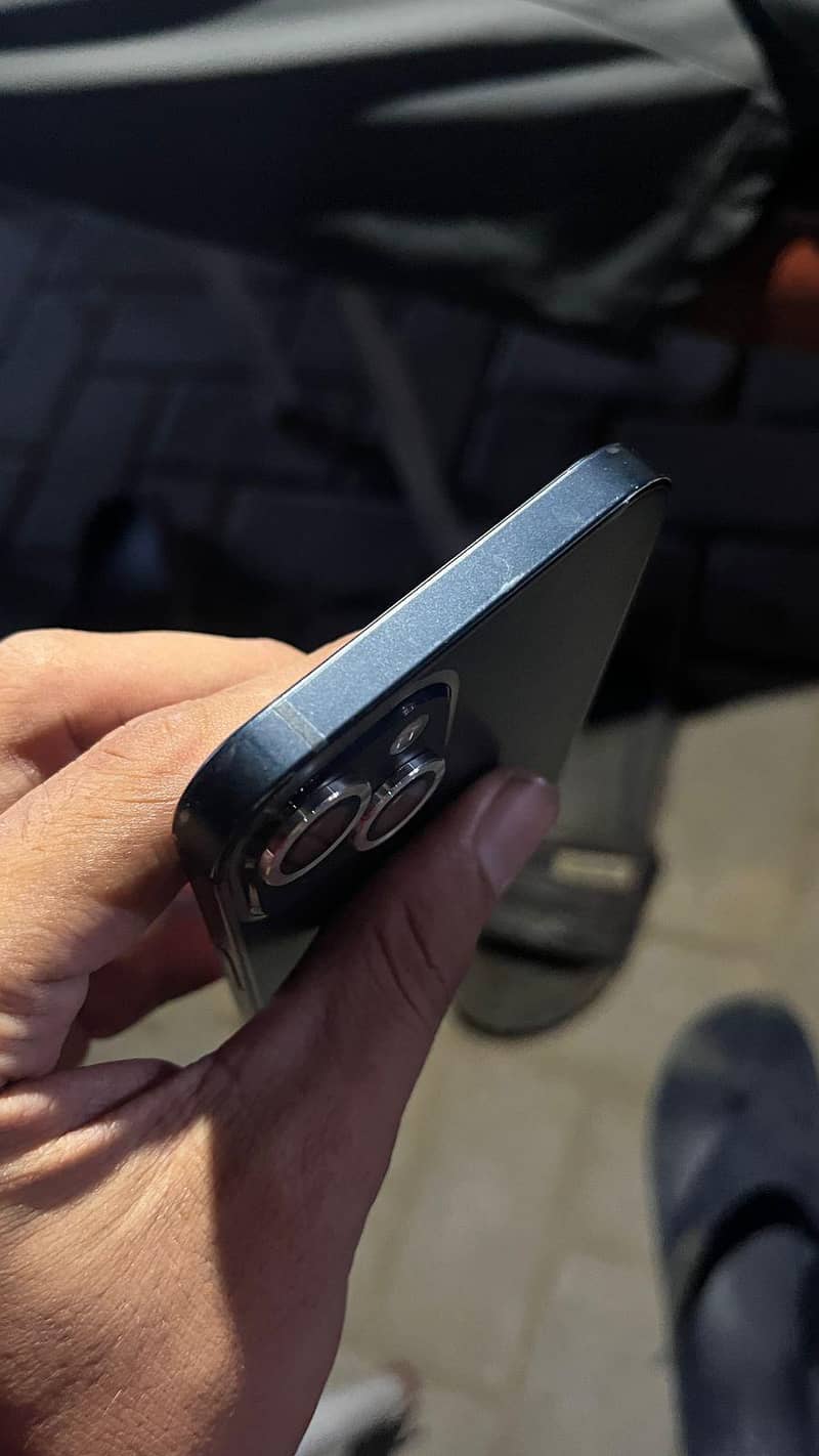Apple iPhone 13 4