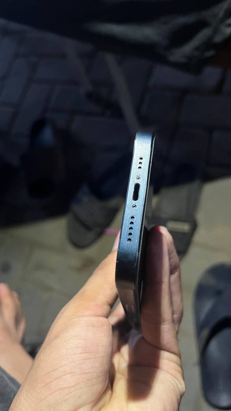 Apple iPhone 13 5