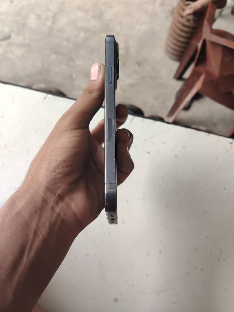 Apple iPhone 13 Pro Max 1