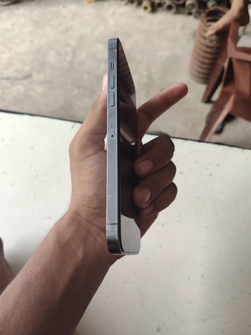 Apple iPhone 13 Pro Max 2