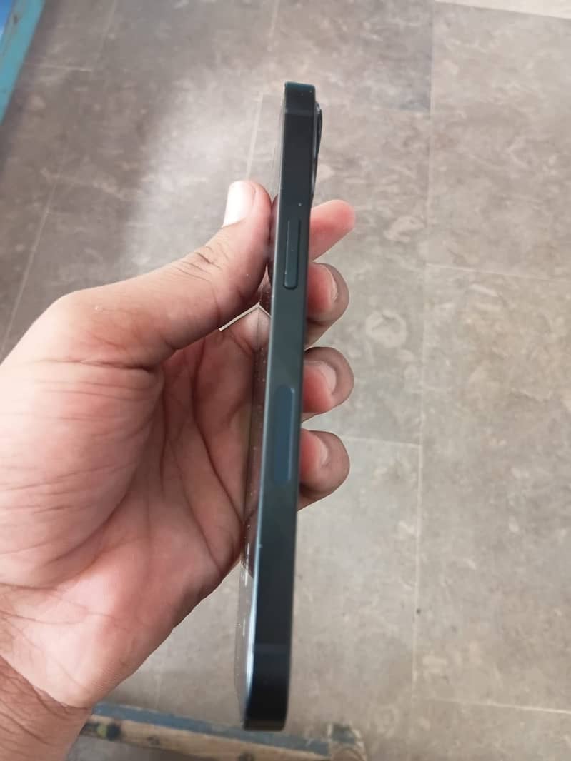 Apple iPhone 13 3