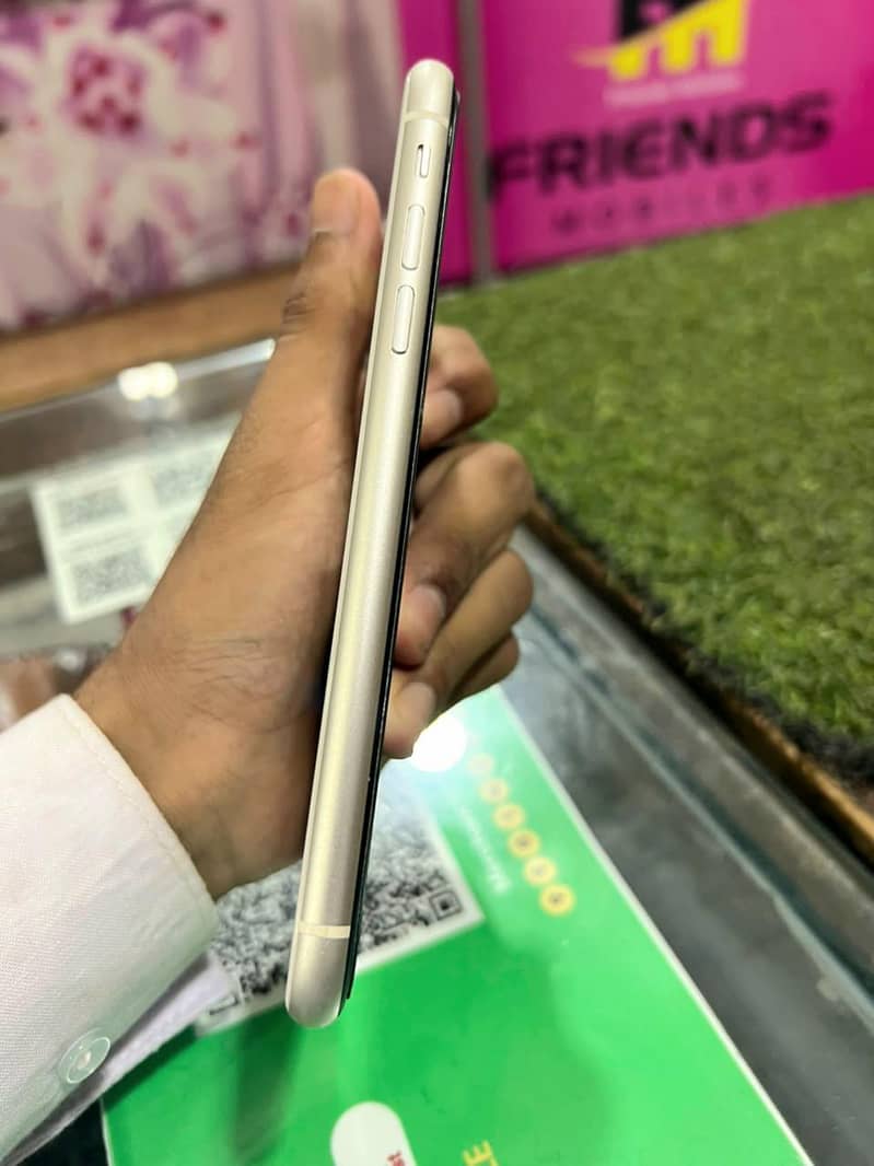 Apple iPhone 11 0
