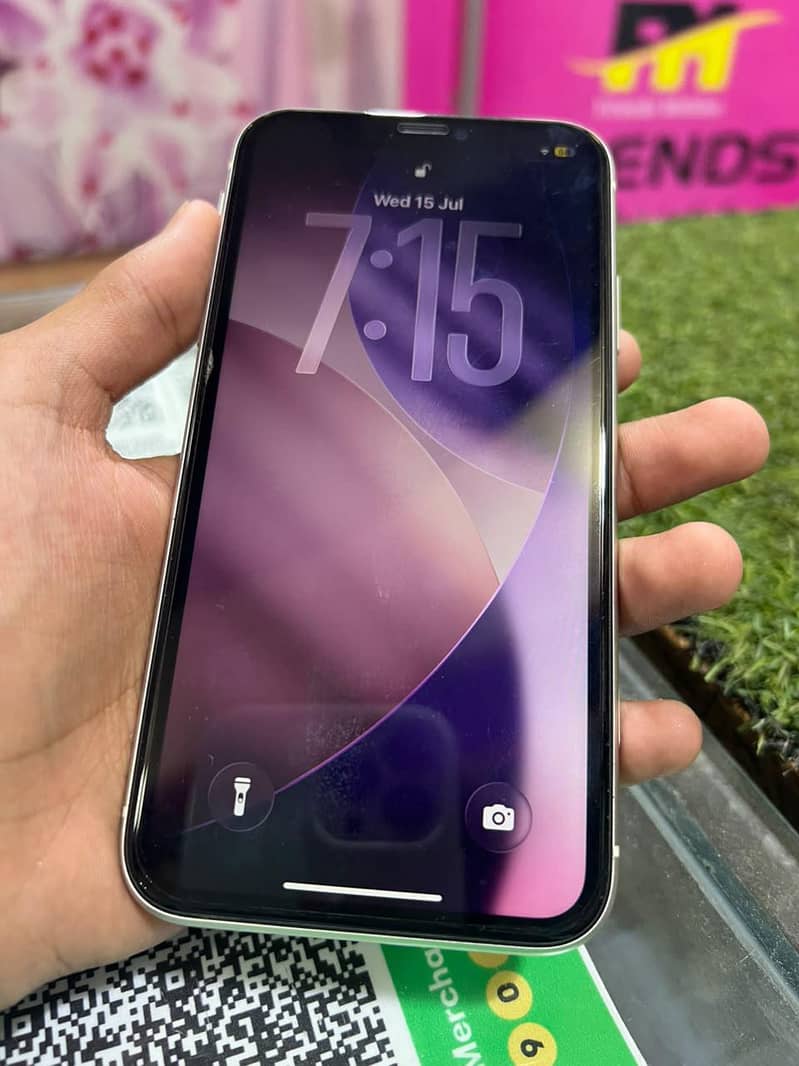 Apple iPhone 11 4