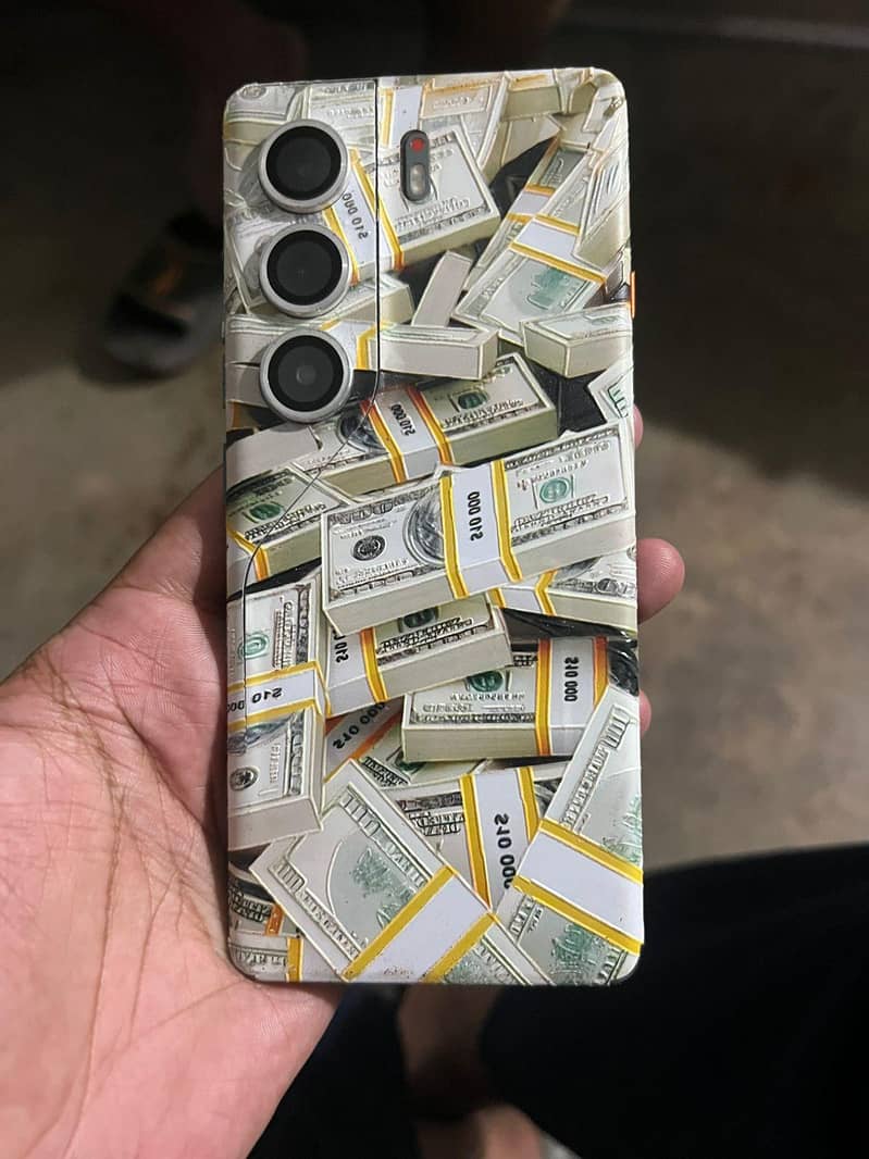 Tecno CAMON 40 Pro 0