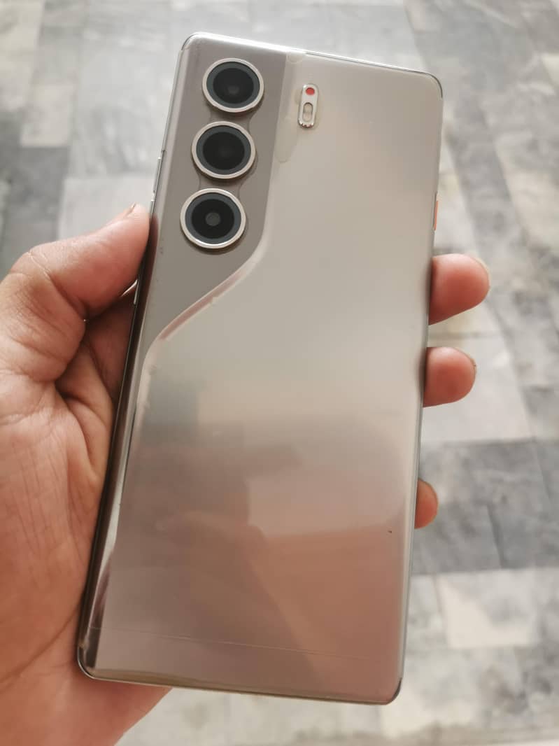 Tecno CAMON 40 0