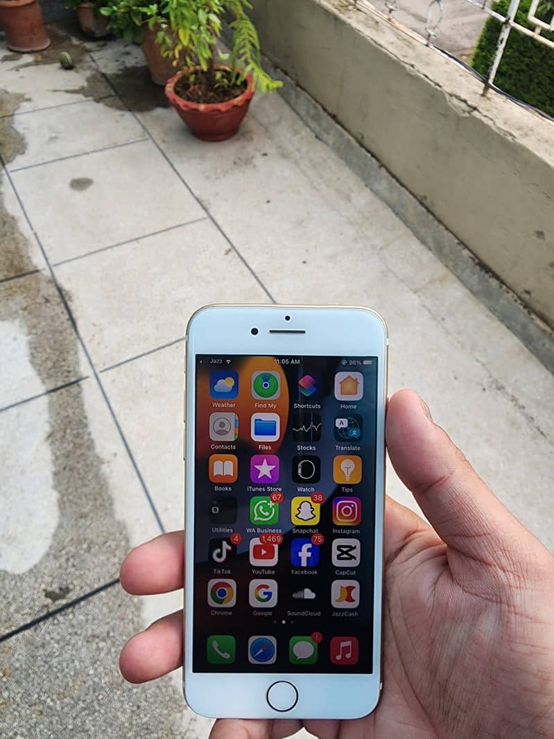 Apple iPhone 7 3