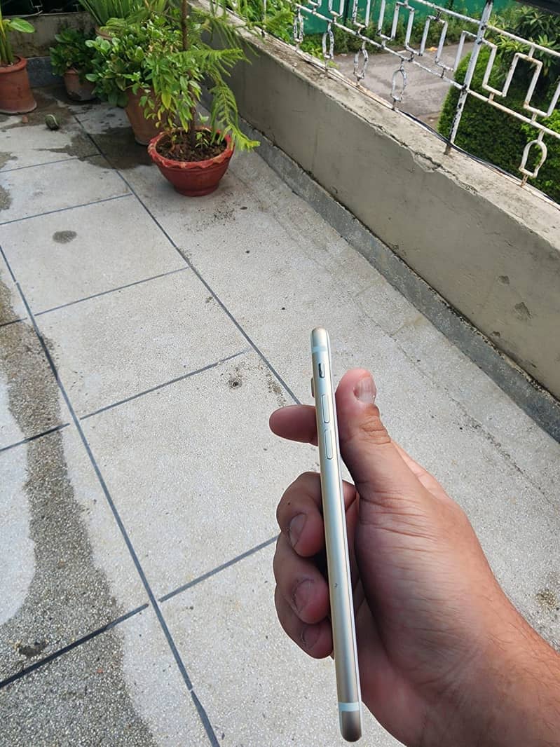 Apple iPhone 7 4